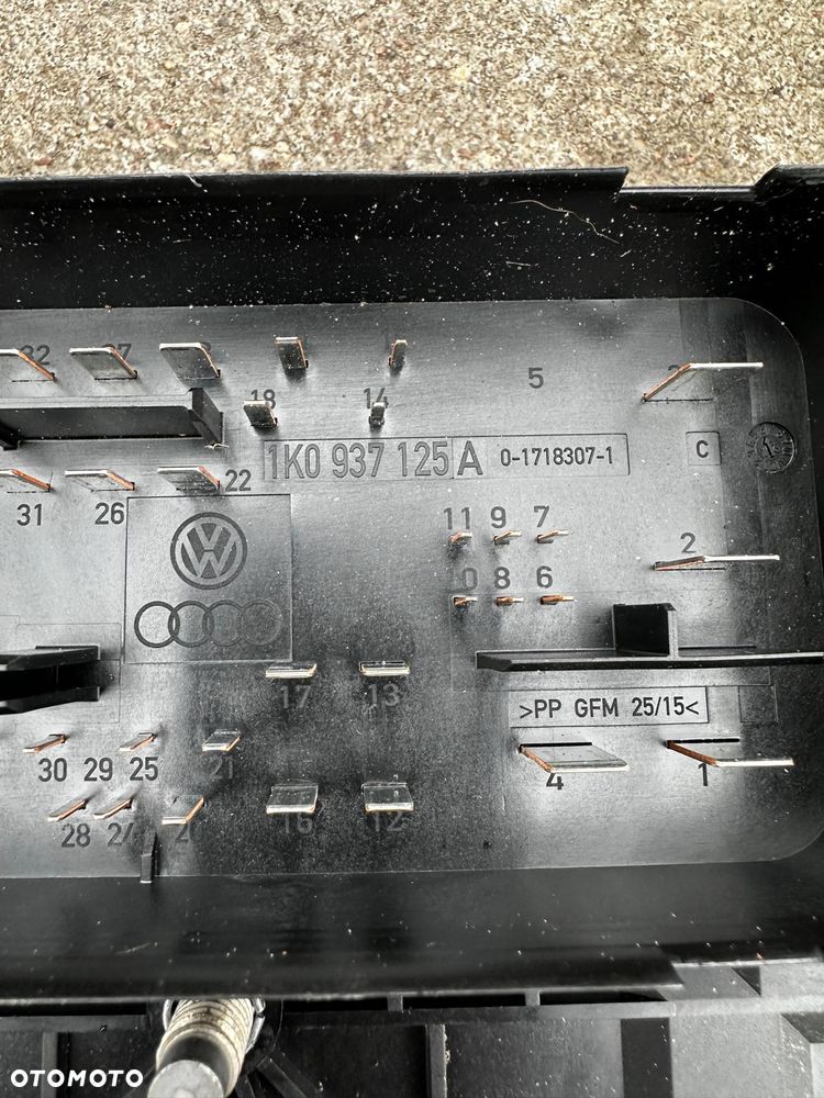 Skrzynka Bezpieczników VW Tiguan I 2.0 TDI 1K0937125A Demontaż - 10