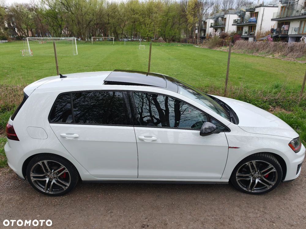 Volkswagen Golf - 18