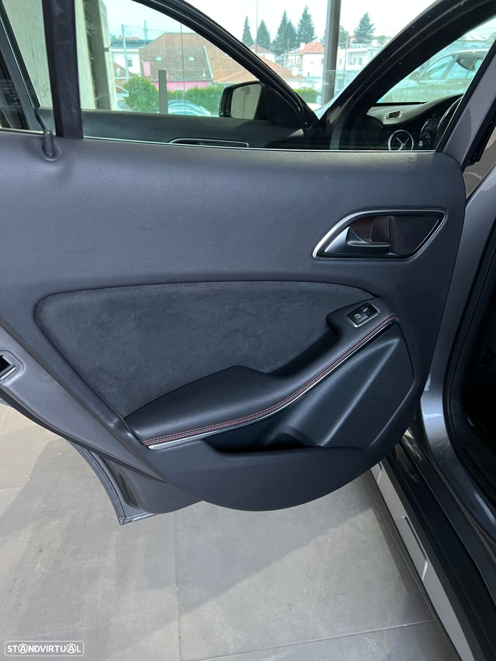 Mercedes-Benz GLA 180 d AMG Line - 24