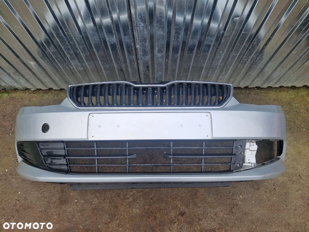 Skoda Fabia 3 6V0 Zderzak przód