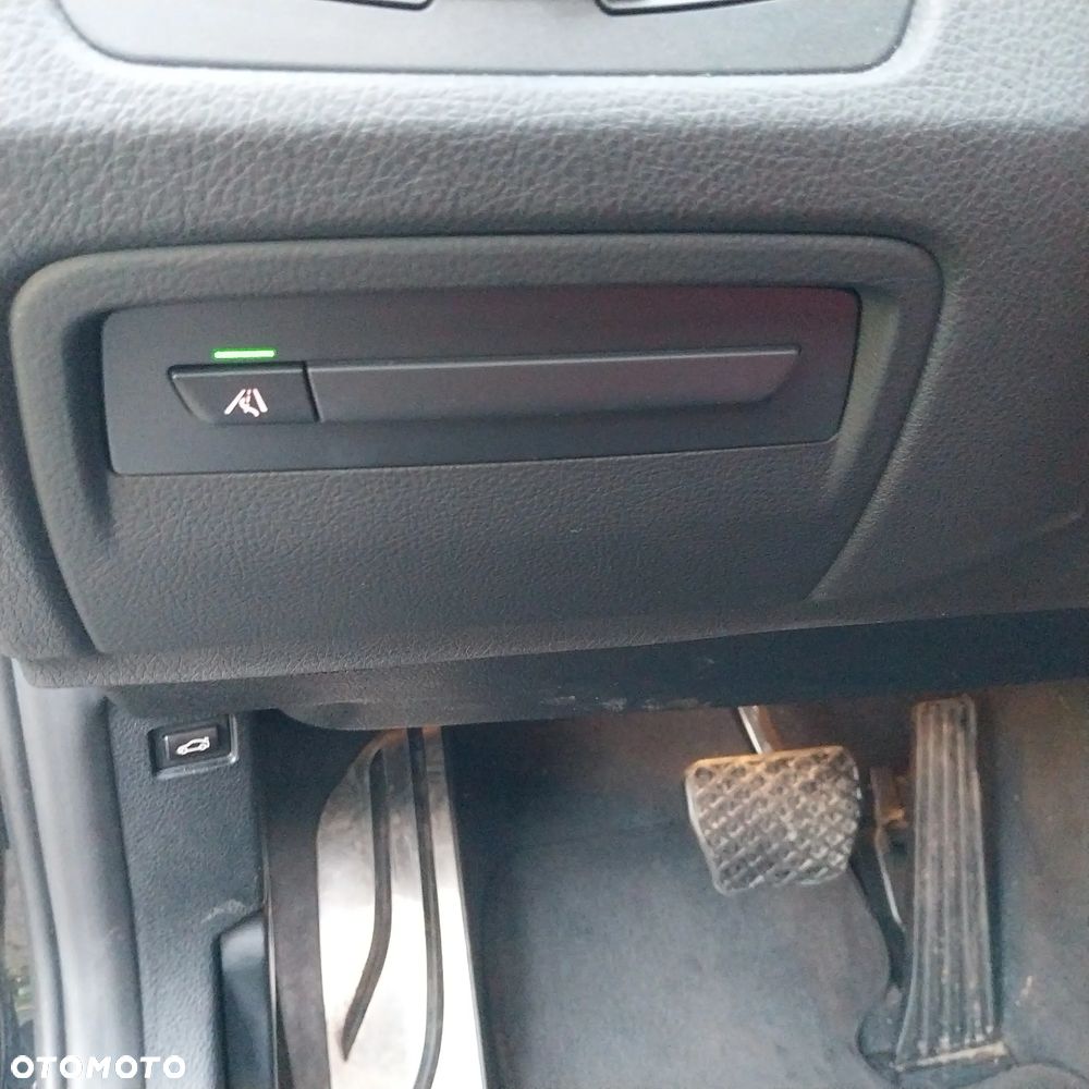 BMW Seria 3 330i xDrive M Sport - 12