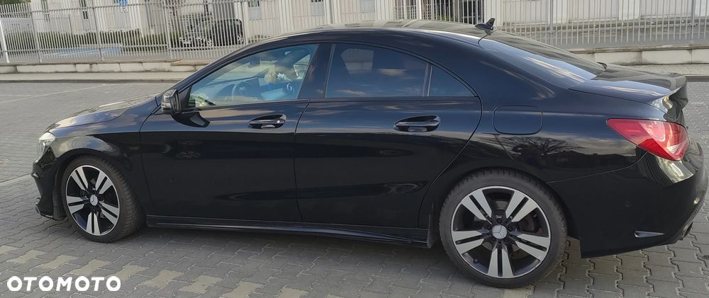 Mercedes-Benz CLA 200 7G-DCT AMG Line - 4