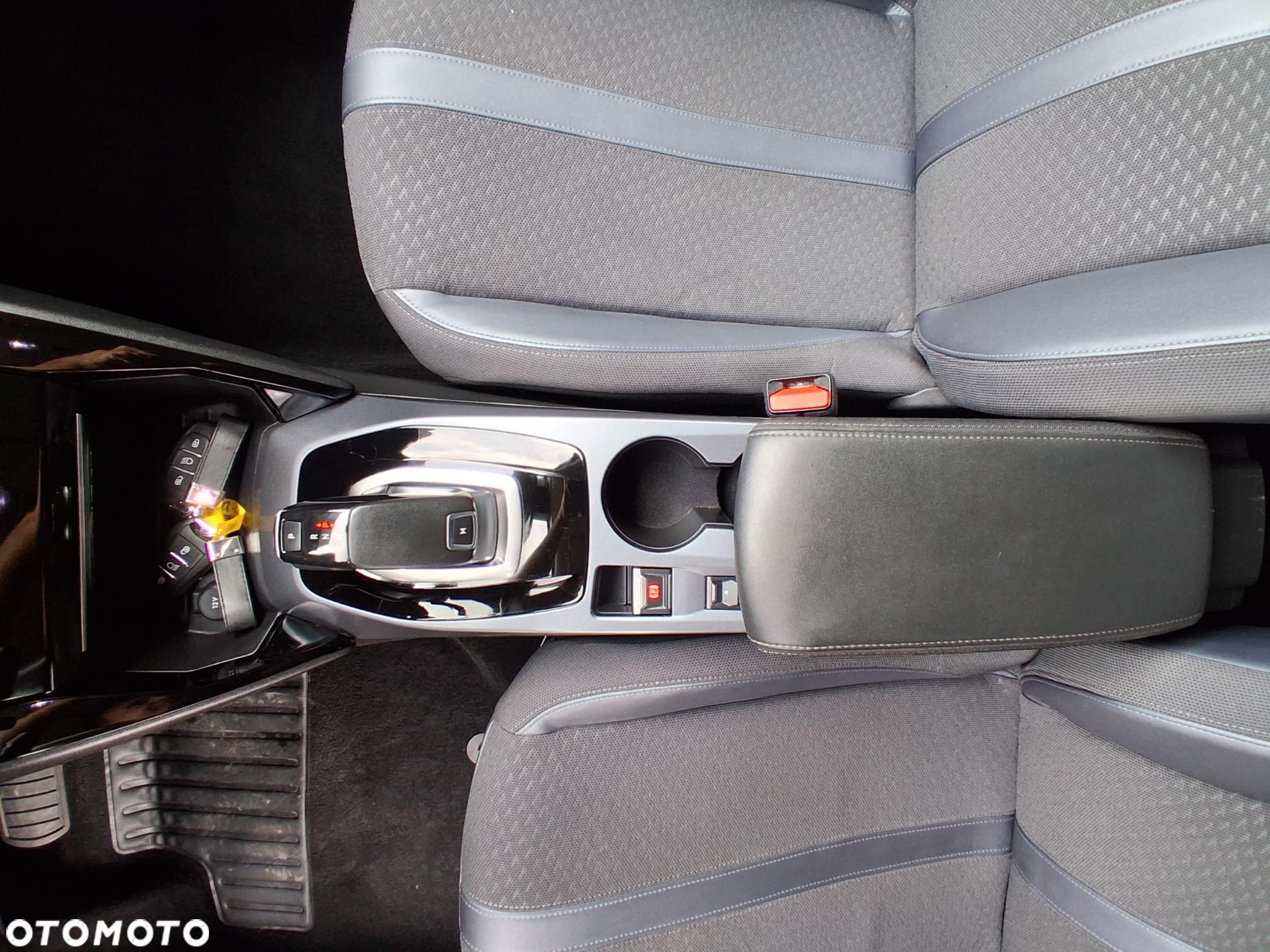 Peugeot 2008 PureTech 130 Allure S&S EAT8 - 22