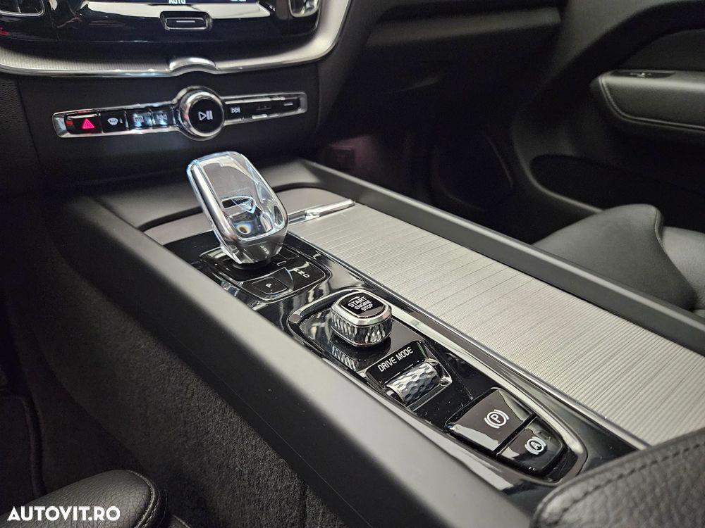 Volvo XC 60 B4 MHEV AT8 AWD Inscription - 27
