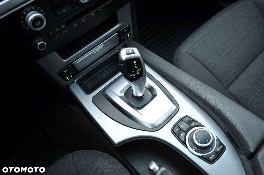 BMW Seria 5 520d - 24