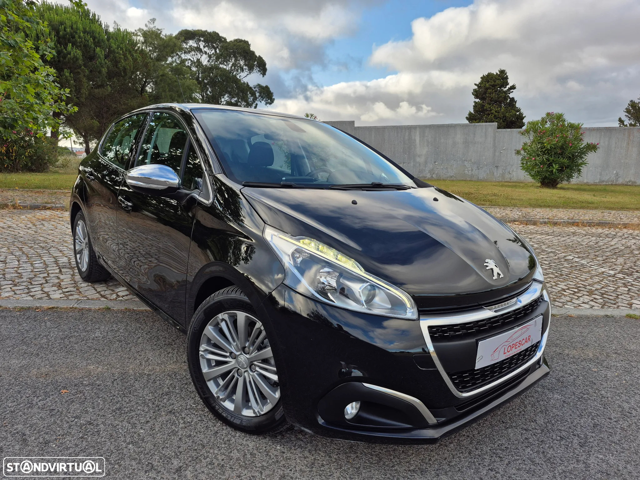 Peugeot 208 1.2 PureTech Allure EAT6 - 5