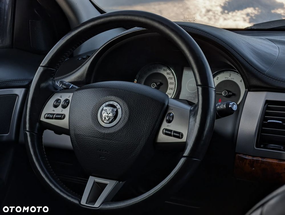 Jaguar XF 3.0 V6 S Luxury - 32