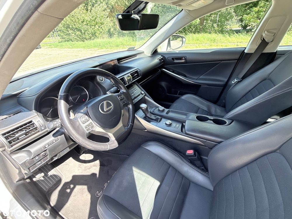 Lexus IS 200t / 300 Elegance - 9