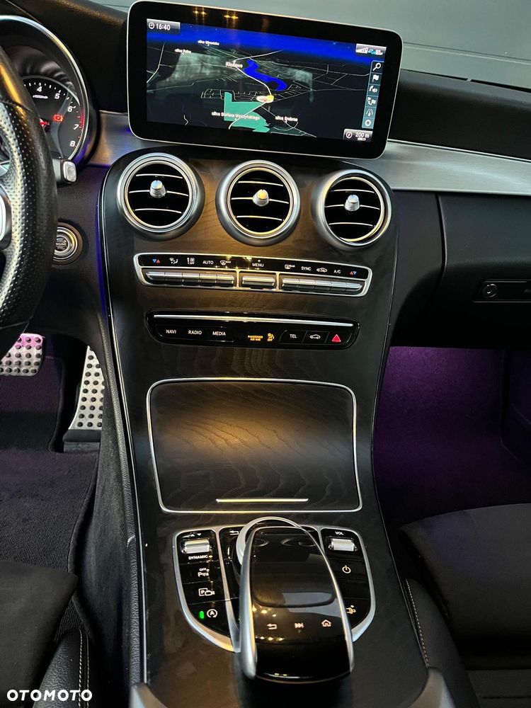 Mercedes-Benz Klasa C 200 4Matic 9G-TRONIC AMG Line - 13