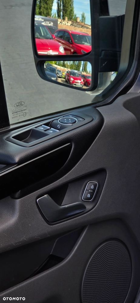 Ford Tourneo Custom 2.0 EcoBlue L1 Titanium - 23