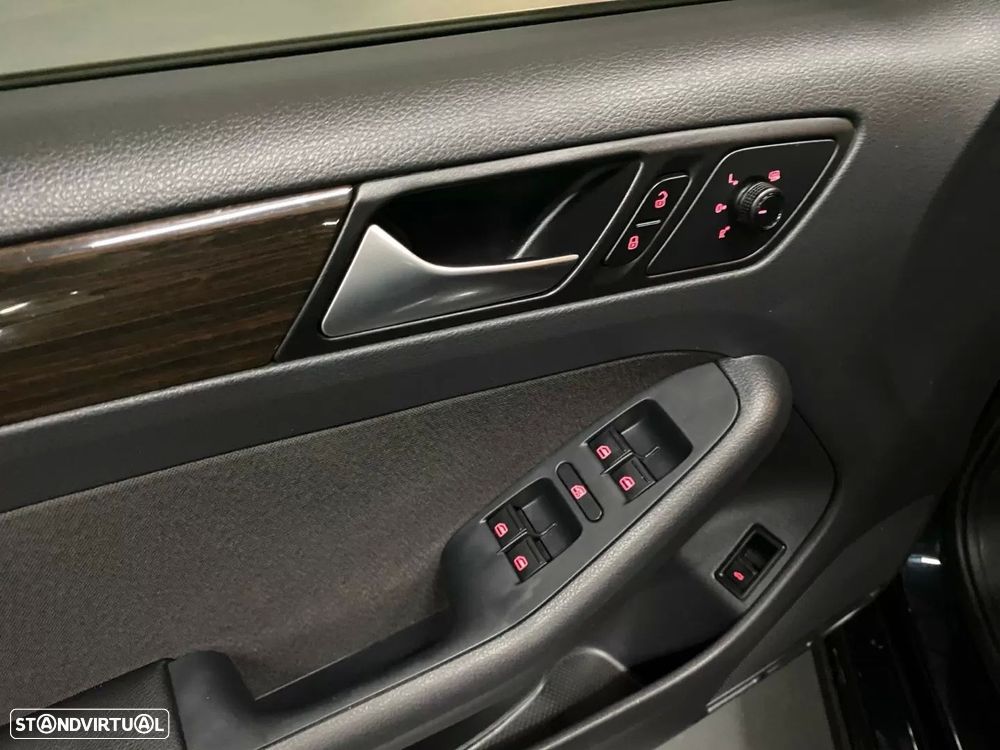 VW Jetta 2.0 TDI Confortline - 15