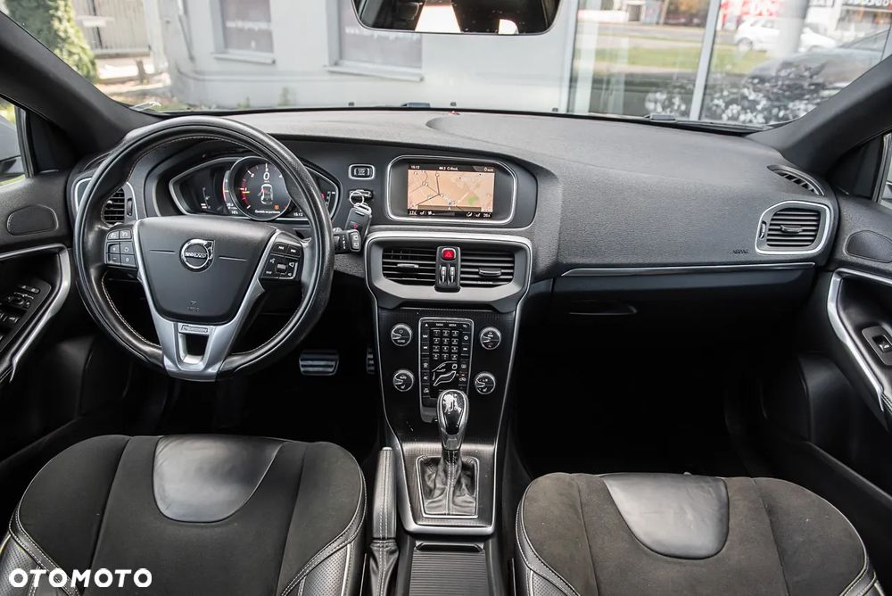 Volvo V40 D3 Geartronic RDesign - 27