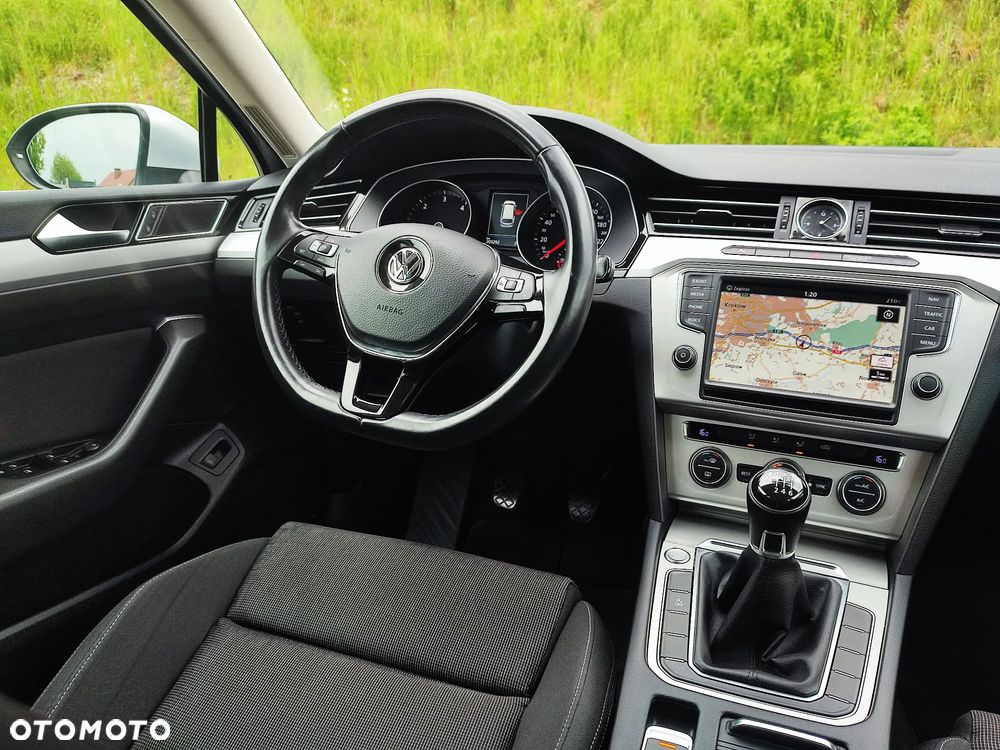 Volkswagen Passat 2.0 TDI (BlueMotion Technology) Highline - 34