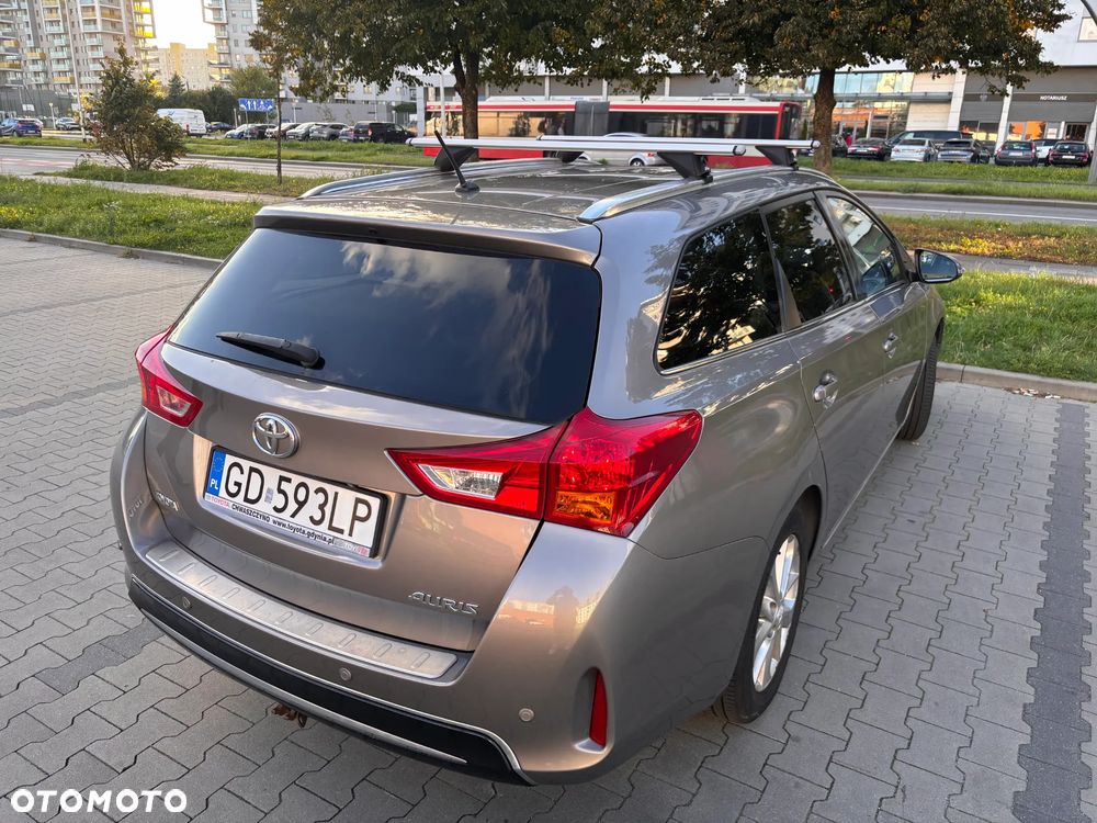 Toyota Auris 2014 photo 3