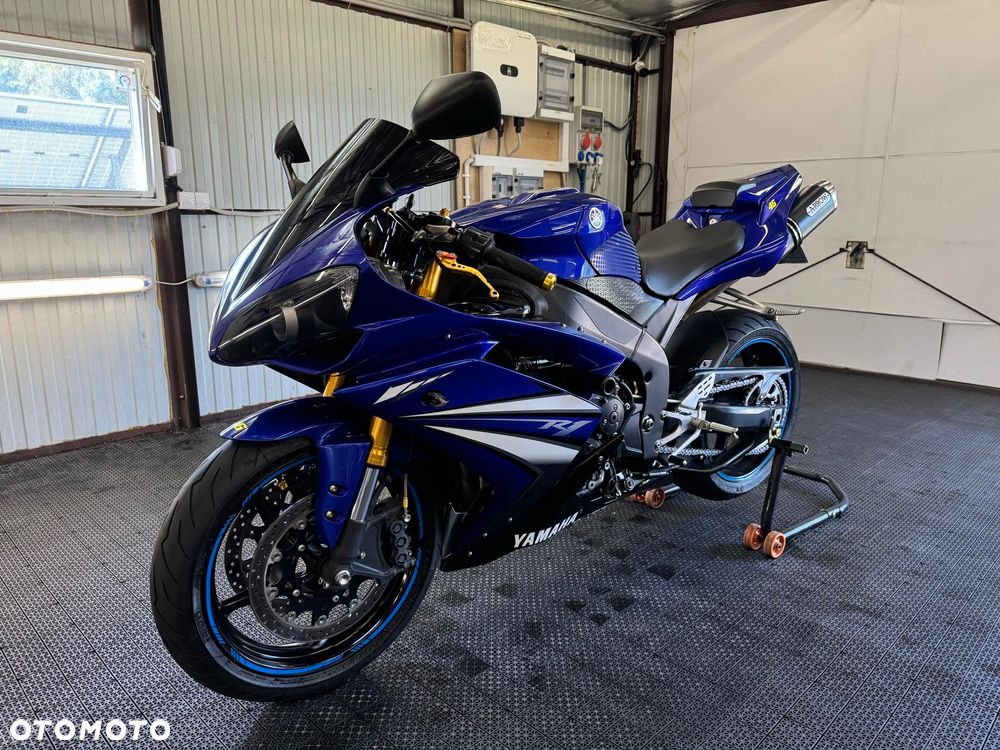 Yamaha R1 - 3