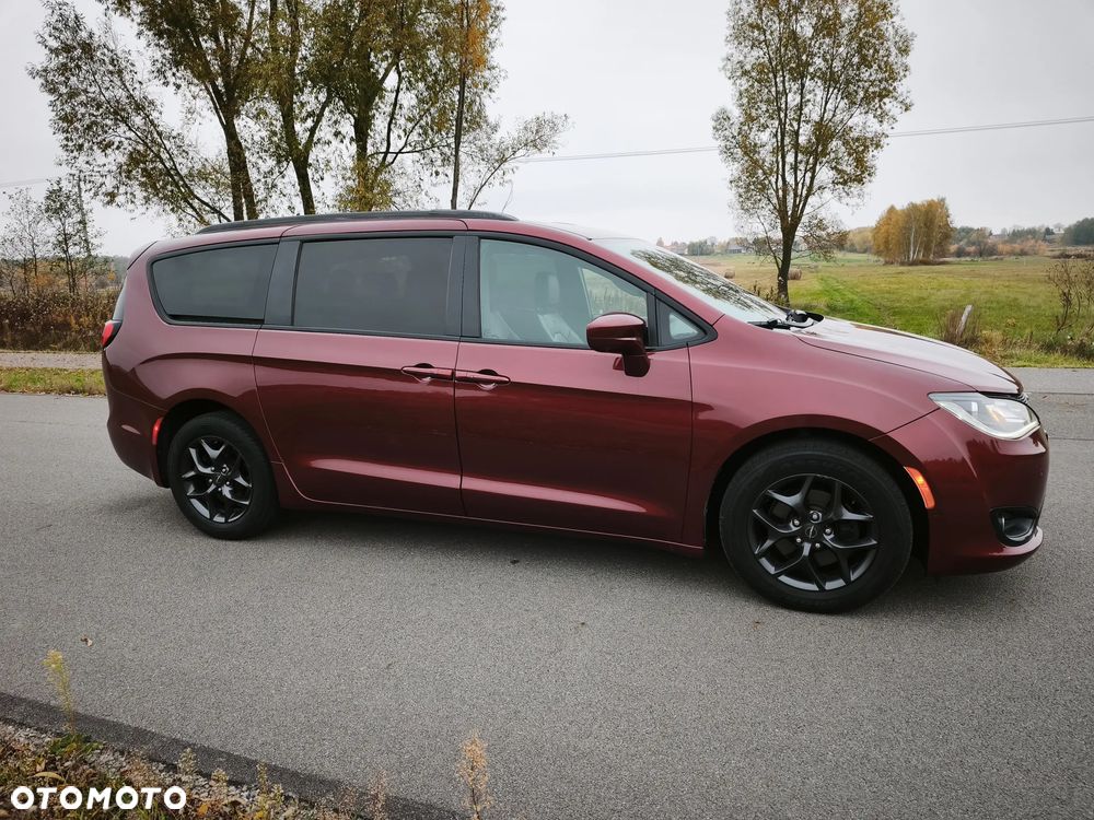 Chrysler Pacifica - 15