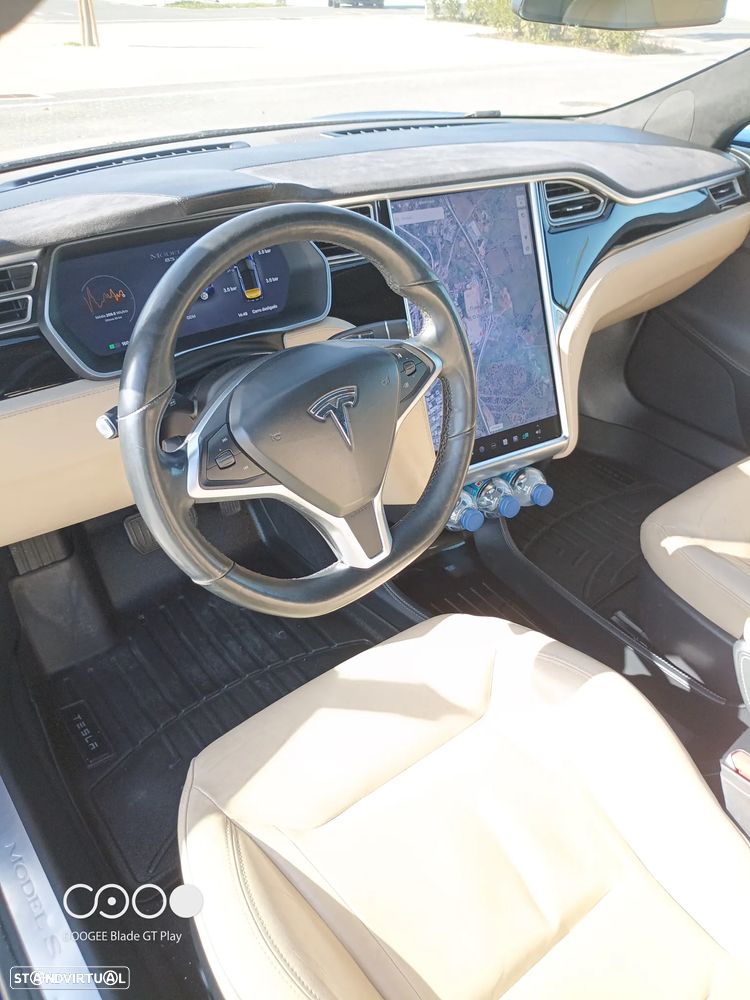 Tesla Model S - 6