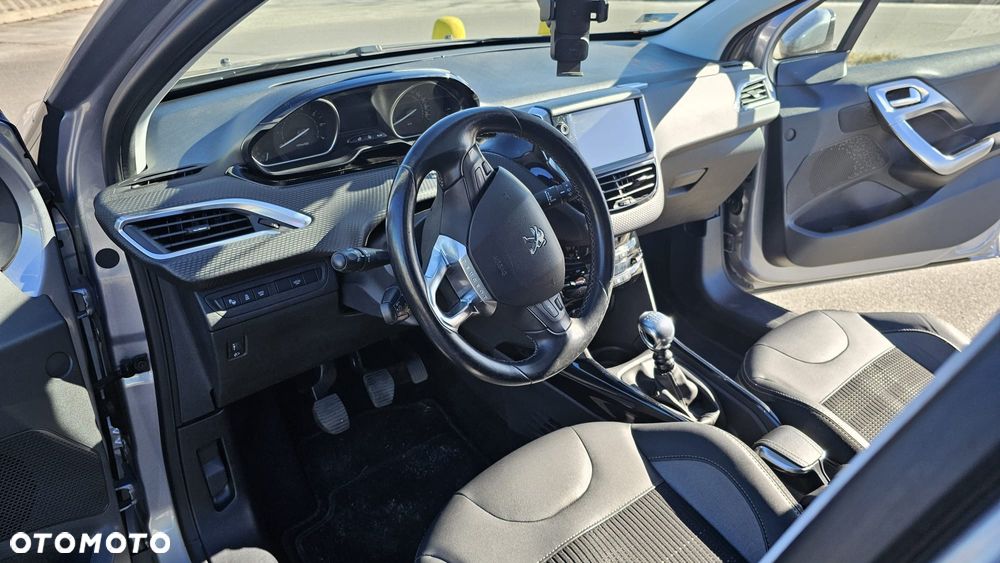 Peugeot 2008 1.2 Pure Tech GPF Allure S&S - 6