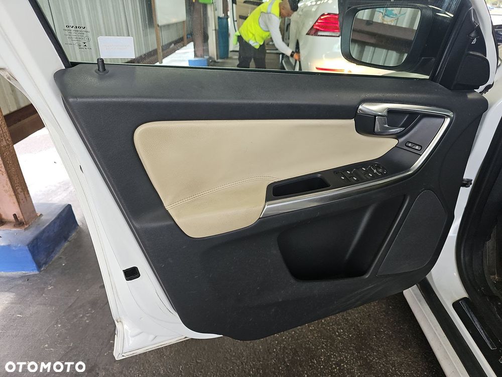 Volvo XC 60 T5 Geartronic Momentum - 9