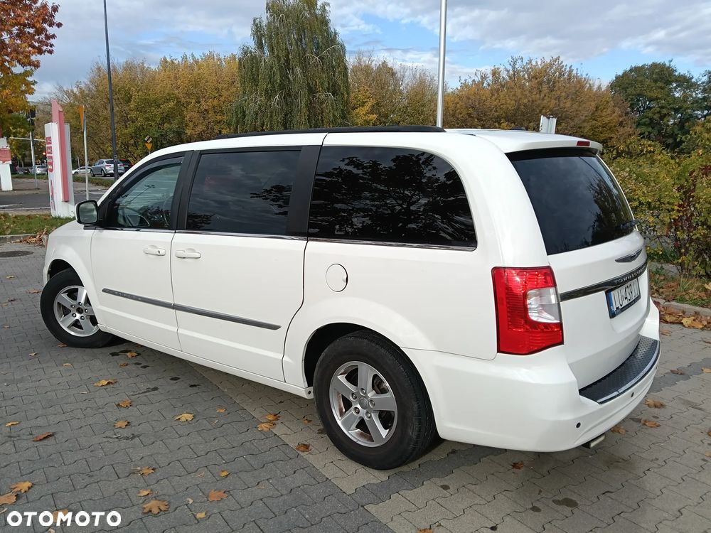 Chrysler Town & Country - 8