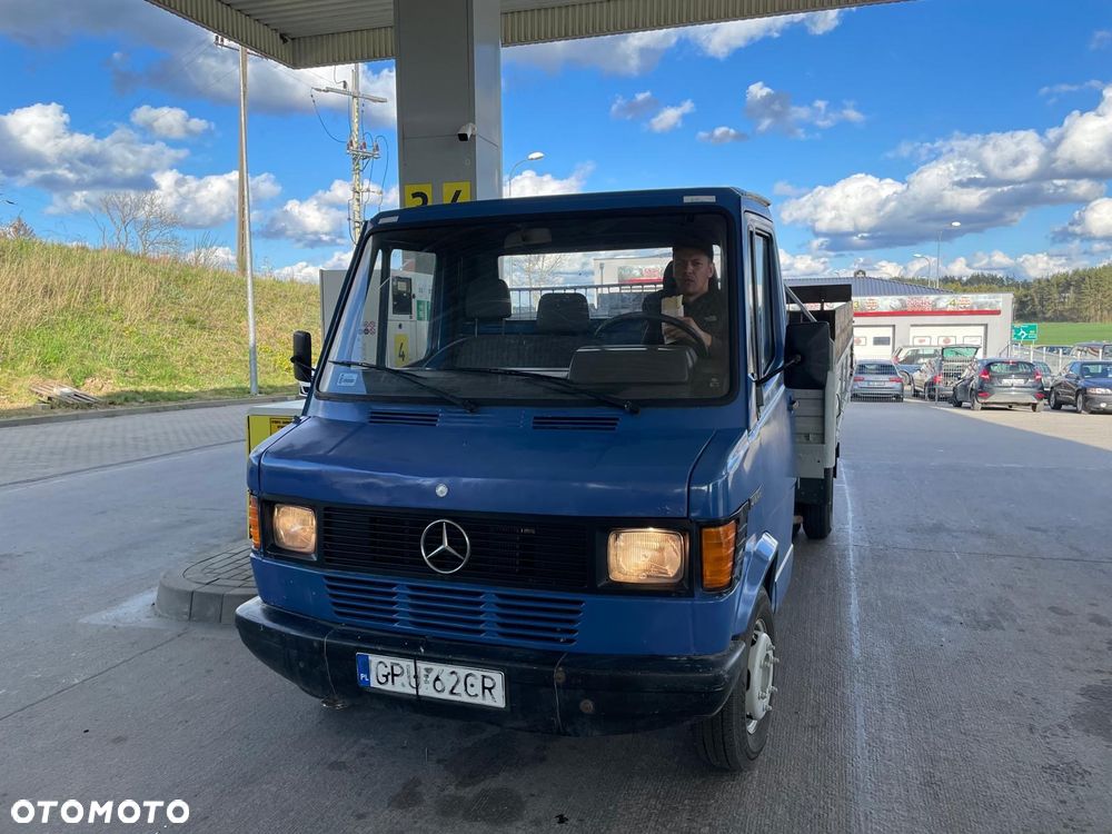 Mercedes-Benz 410D - 1