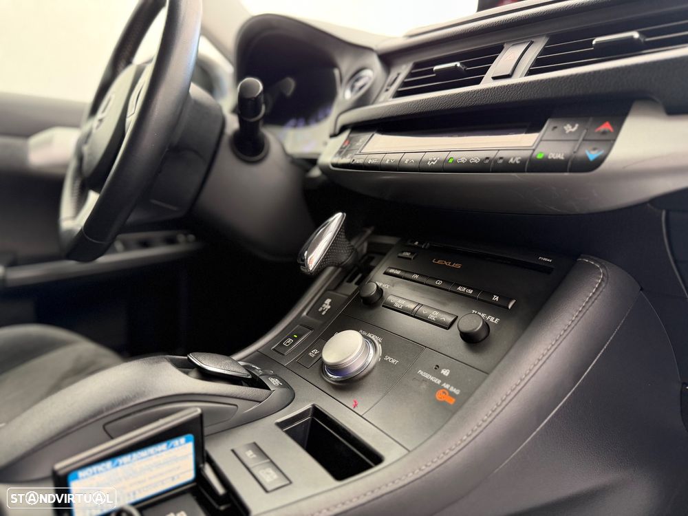 Lexus CT 200h 09 P.Dynamic - 32