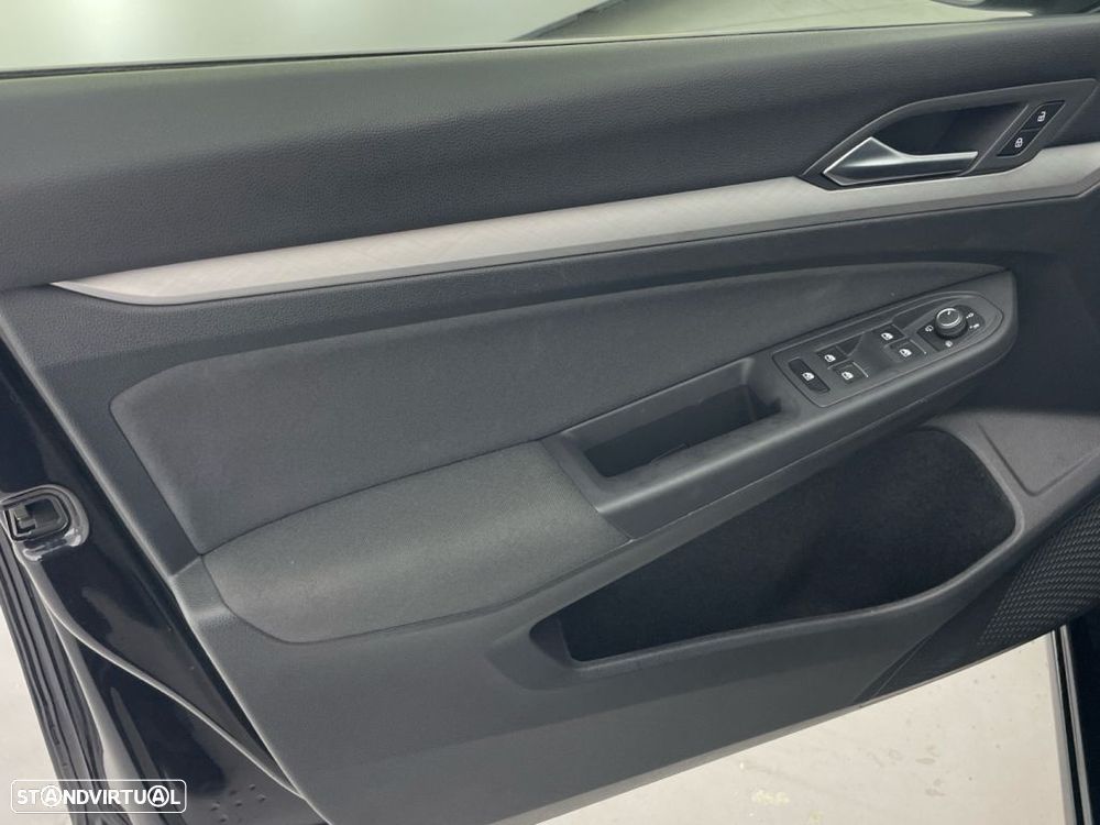 Volkswagen Golf 1.0 eTSI Life DSG — fotografia 17
