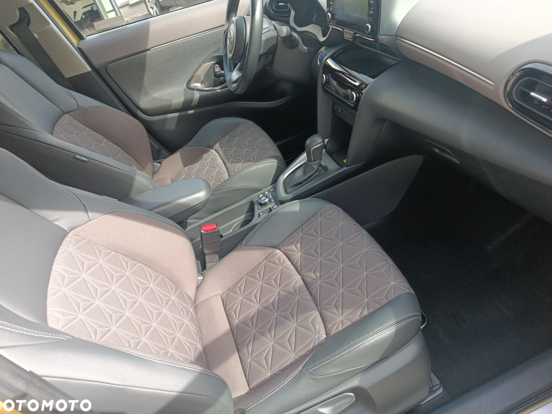 Toyota Yaris Cross Hybrid 1.5 Executive 4x4 - 24
