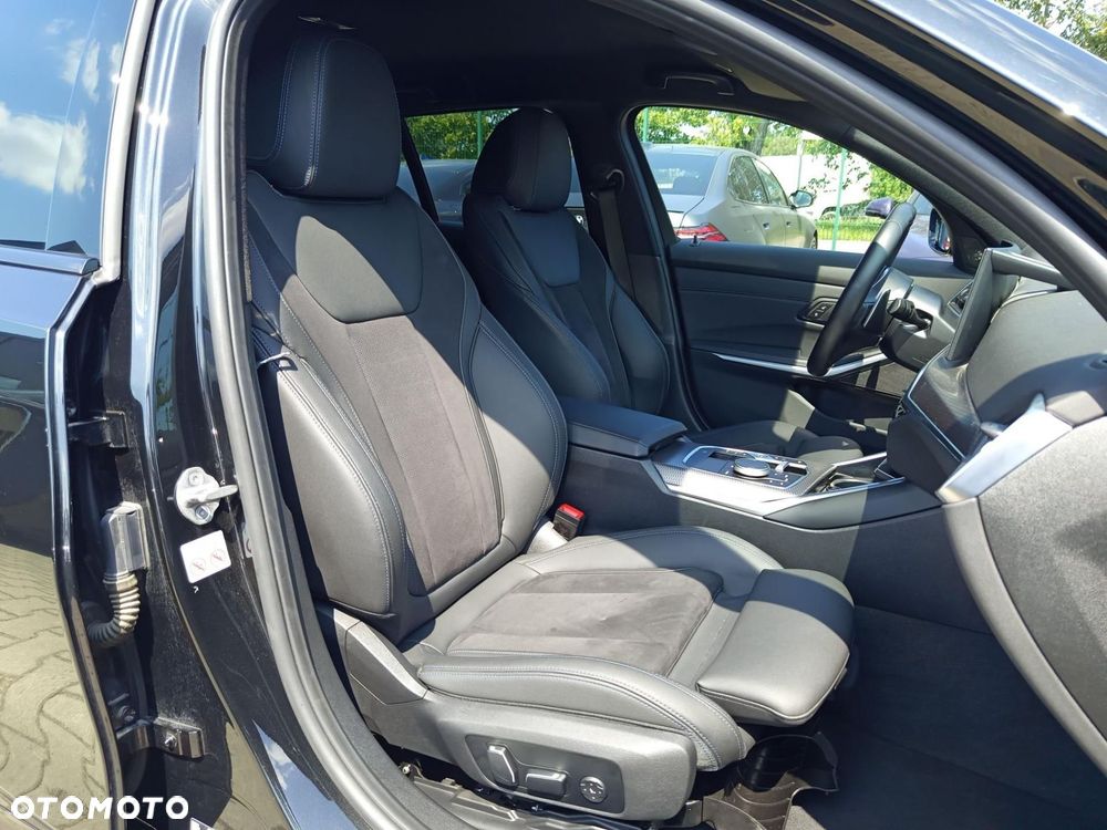 BMW Seria 3 330e xDrive M Sport sport - 19