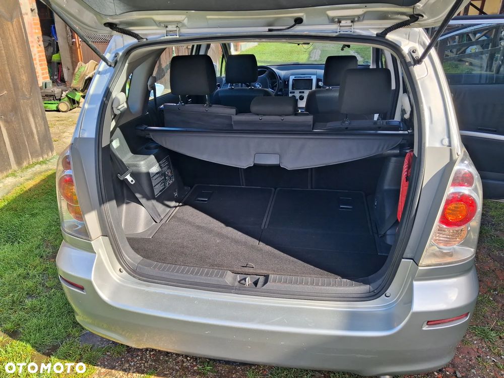 Toyota Corolla Verso - 3