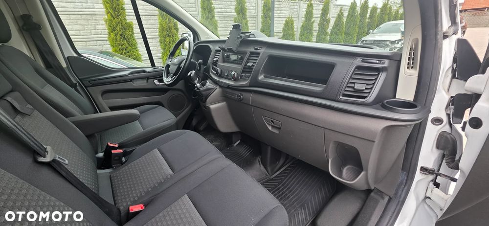 Ford TRANSIT CUSTOM - 13