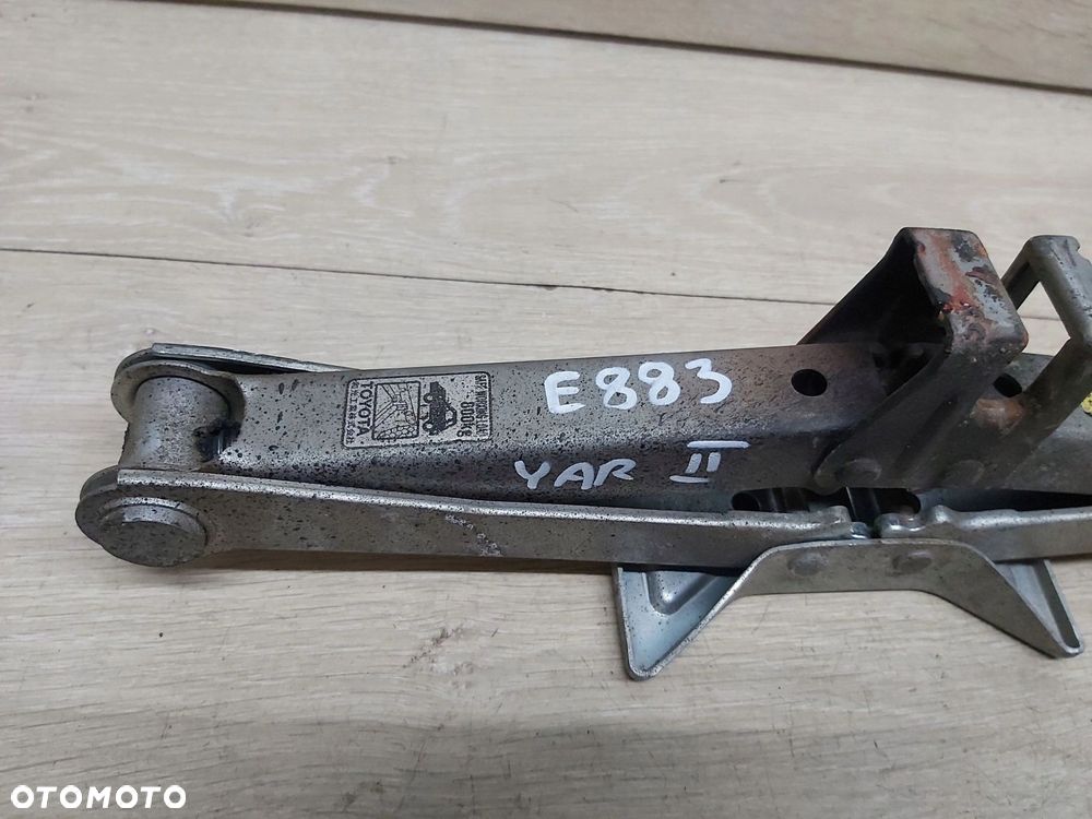 Toyota Yaris II lewarek podnośnik koła Corolla E12 - 2
