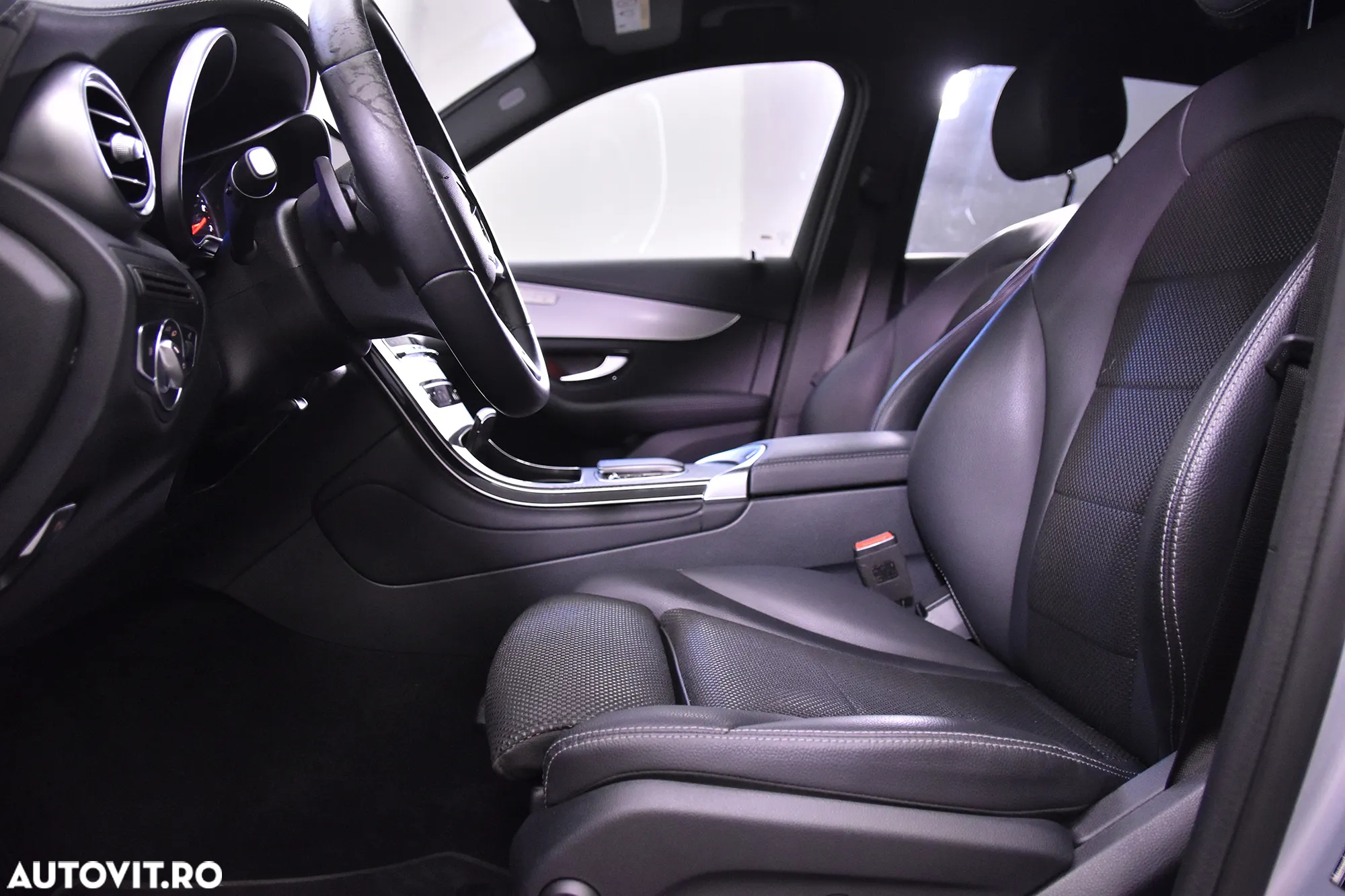 Mercedes-Benz GLC 300 e 4MATIC - 23