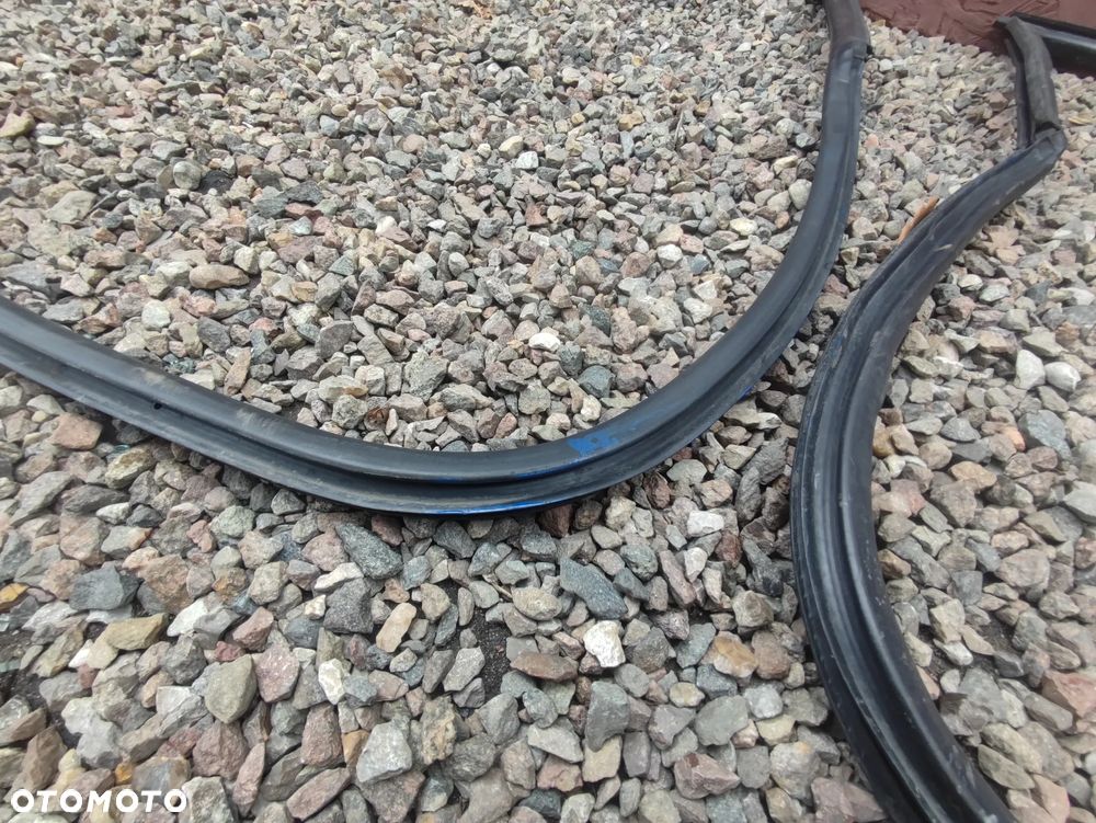 BMW E46 COUPE ORYGINALNE CZARNE USZCZELKI DRZWI LEWA / PRAWA ( USZCZELKA LEWA / PRAWA DRZWI )  PODGRZEWANE EUROPA O NR. 51 71 7 161 687 / 51 71 7 161 688 OEM - 11