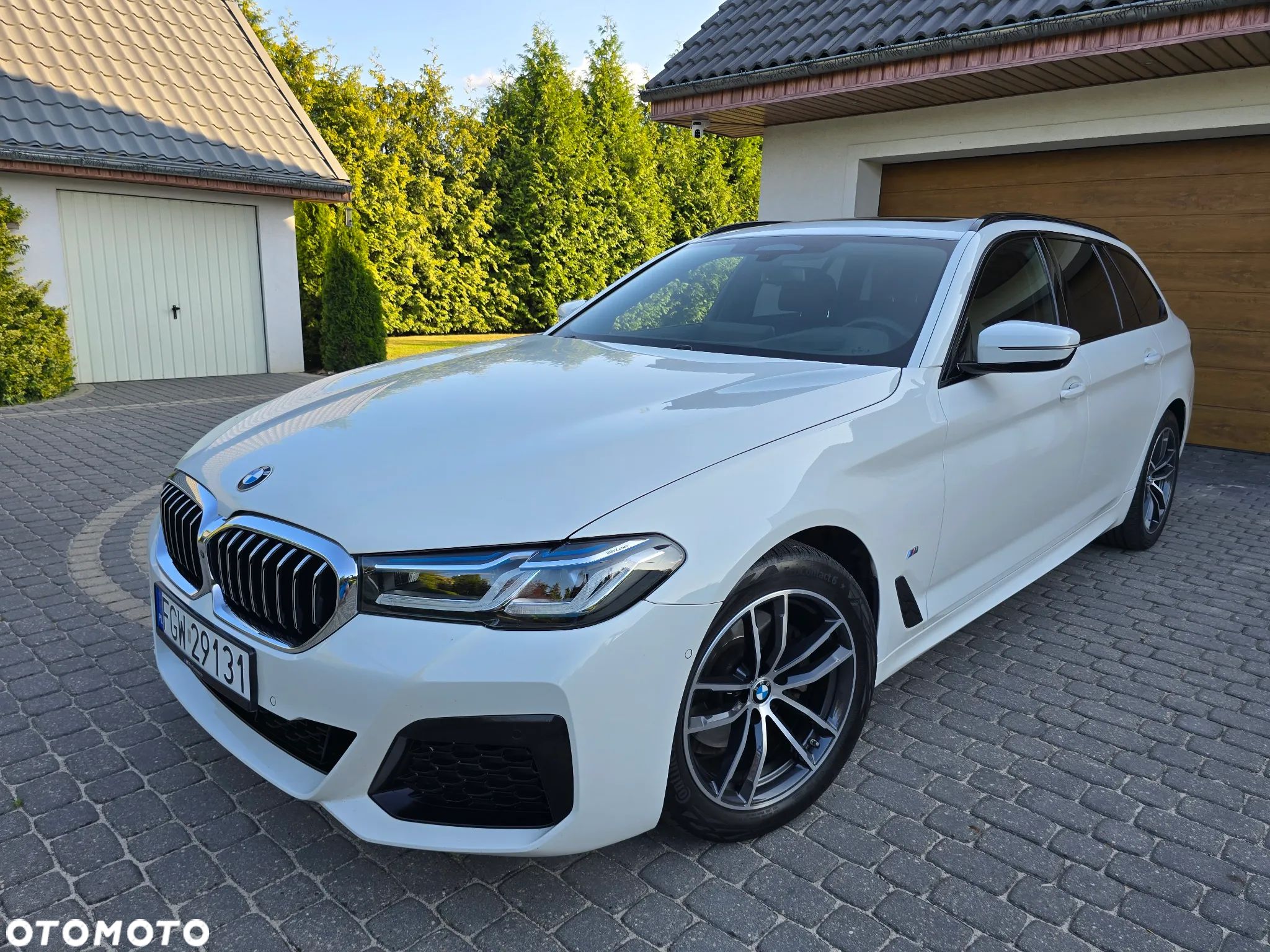 BMW Seria 5 520d xDrive Touring M Sport Edition - 1