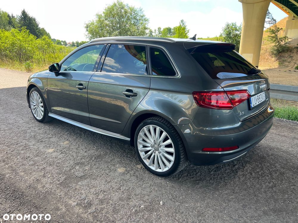 Audi A3 Sportback 1.4 TFSI e-tron S line Sportpaket - 2