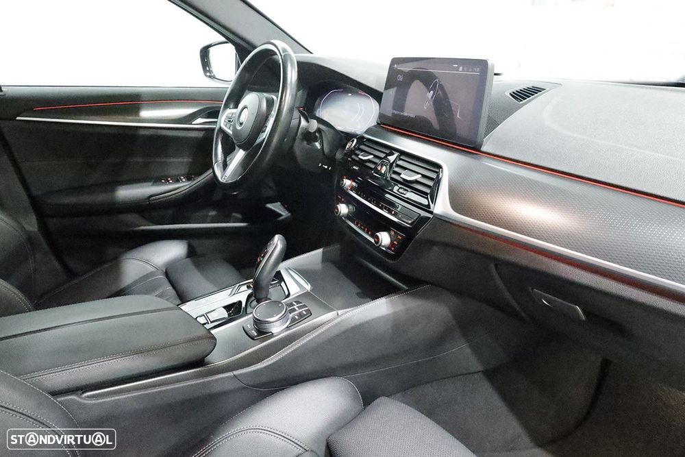 BMW 520 d Pack Desportivo M Auto - 23