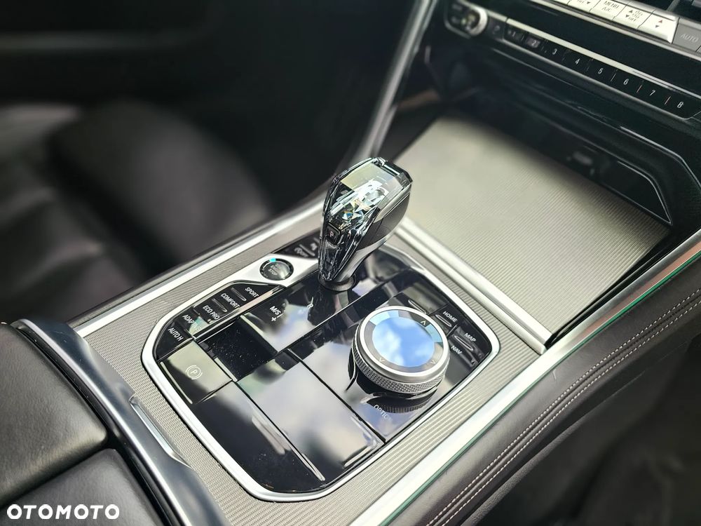 BMW Seria 8 840i - 26
