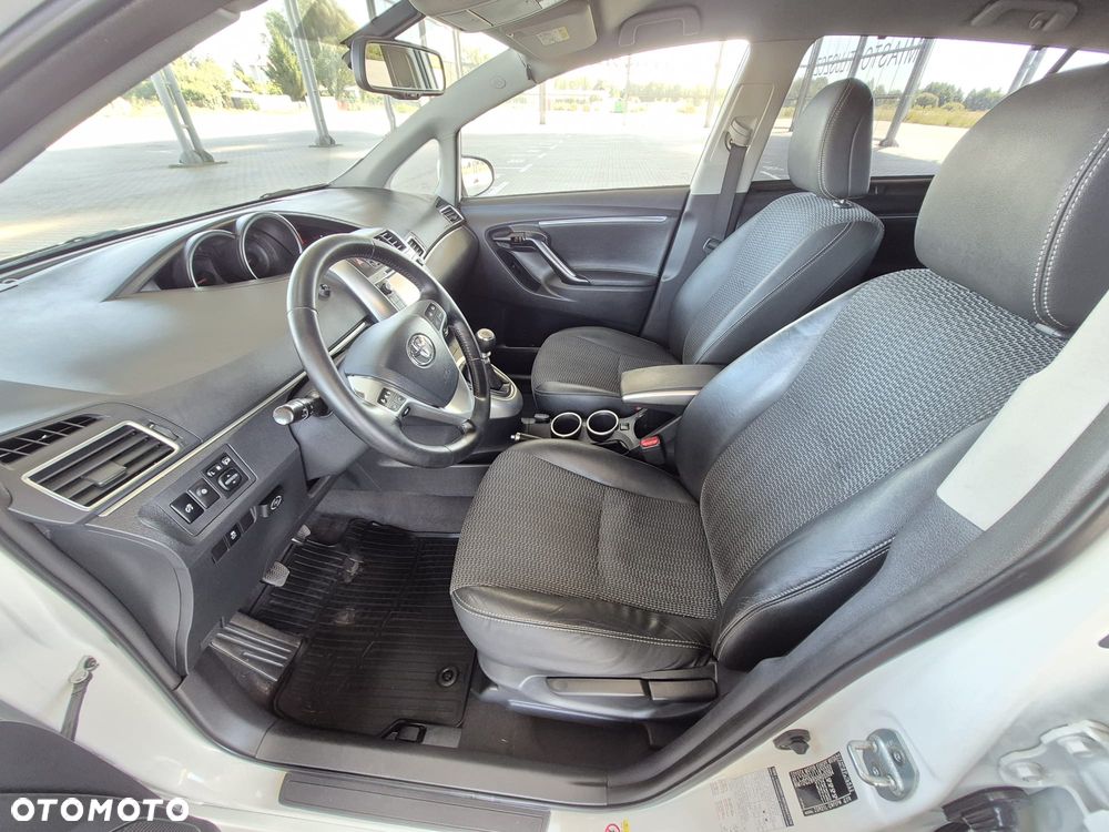 Toyota Verso 1.8 Prestige 7os - 13