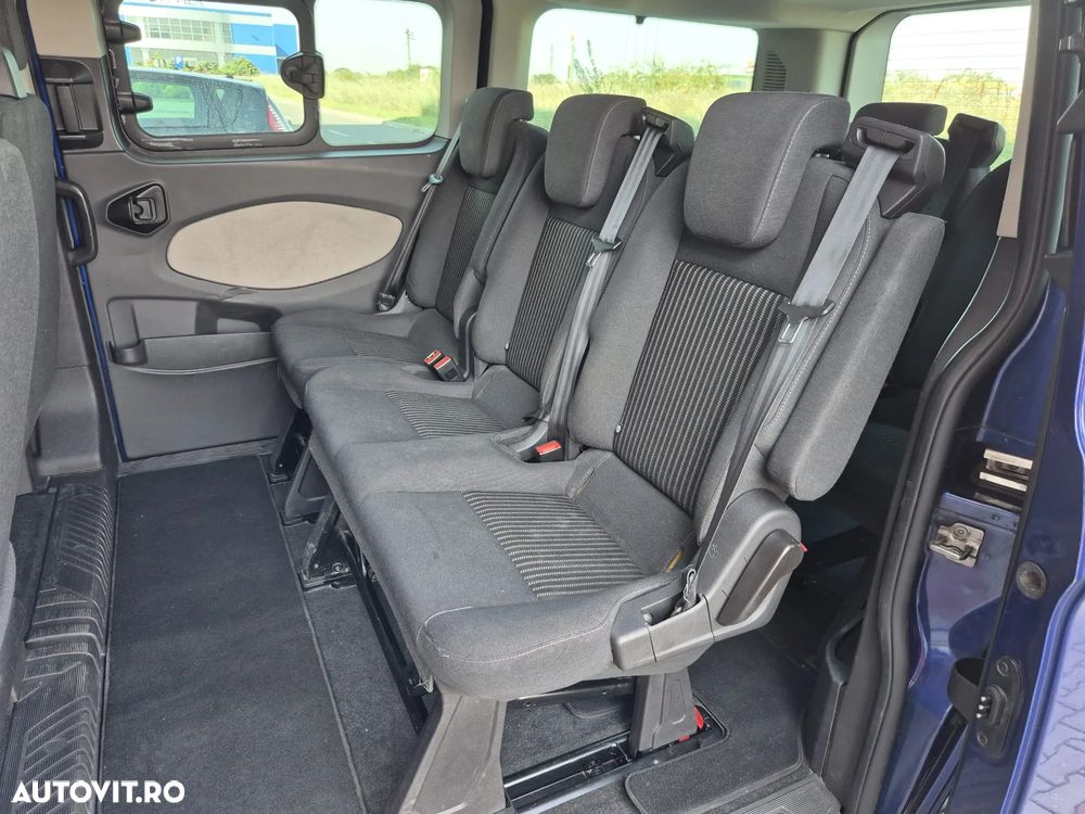 Ford Tourneo Custom - 15