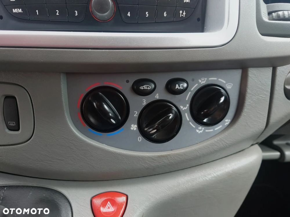 Opel Vivaro - 12