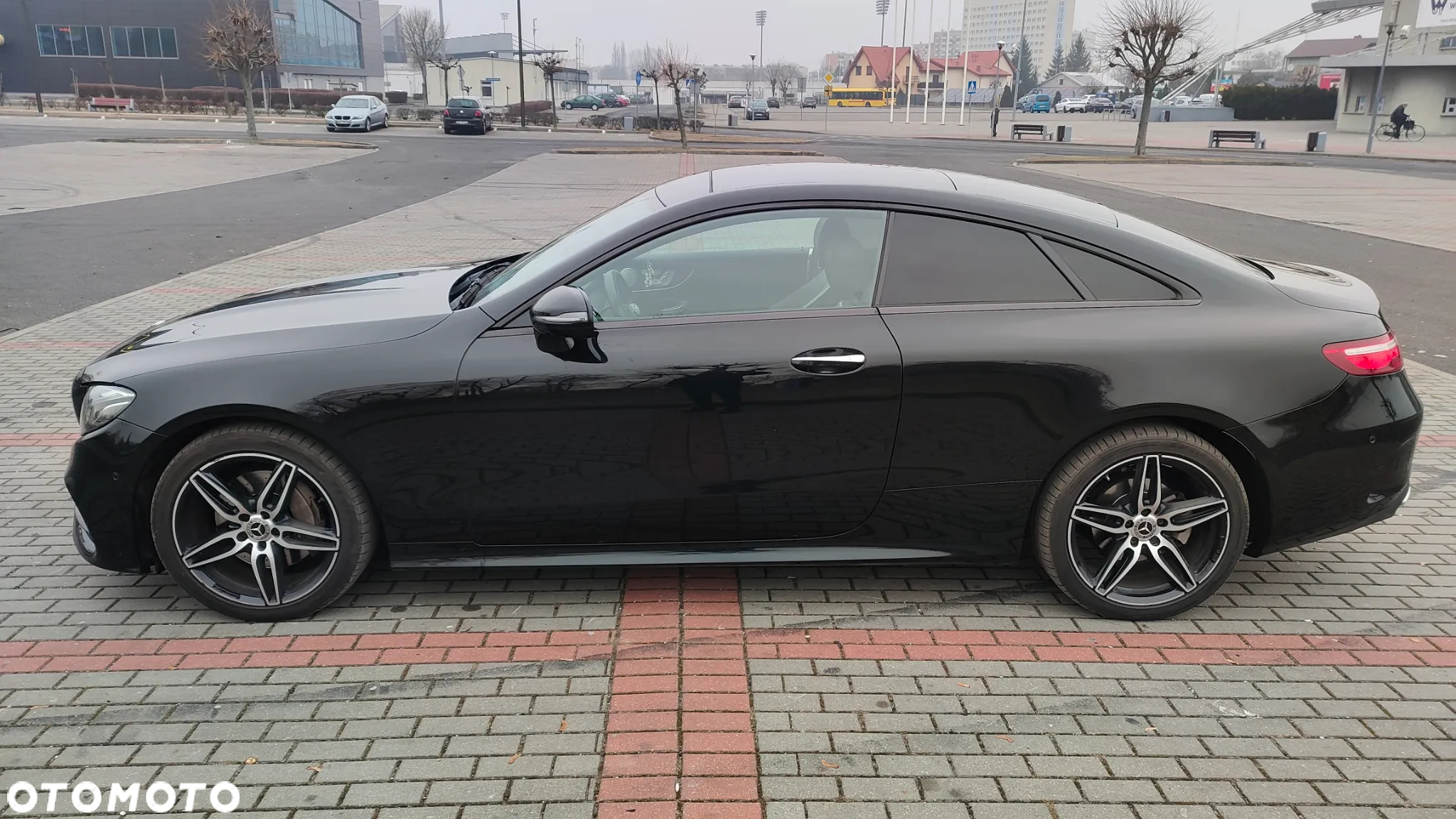 Mercedes-Benz Klasa E 220 d 4Matic Coupe 9G-TRONIC AMG Line - 4