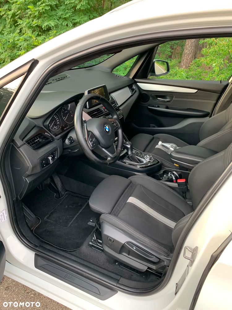 BMW Seria 2 218d - 12