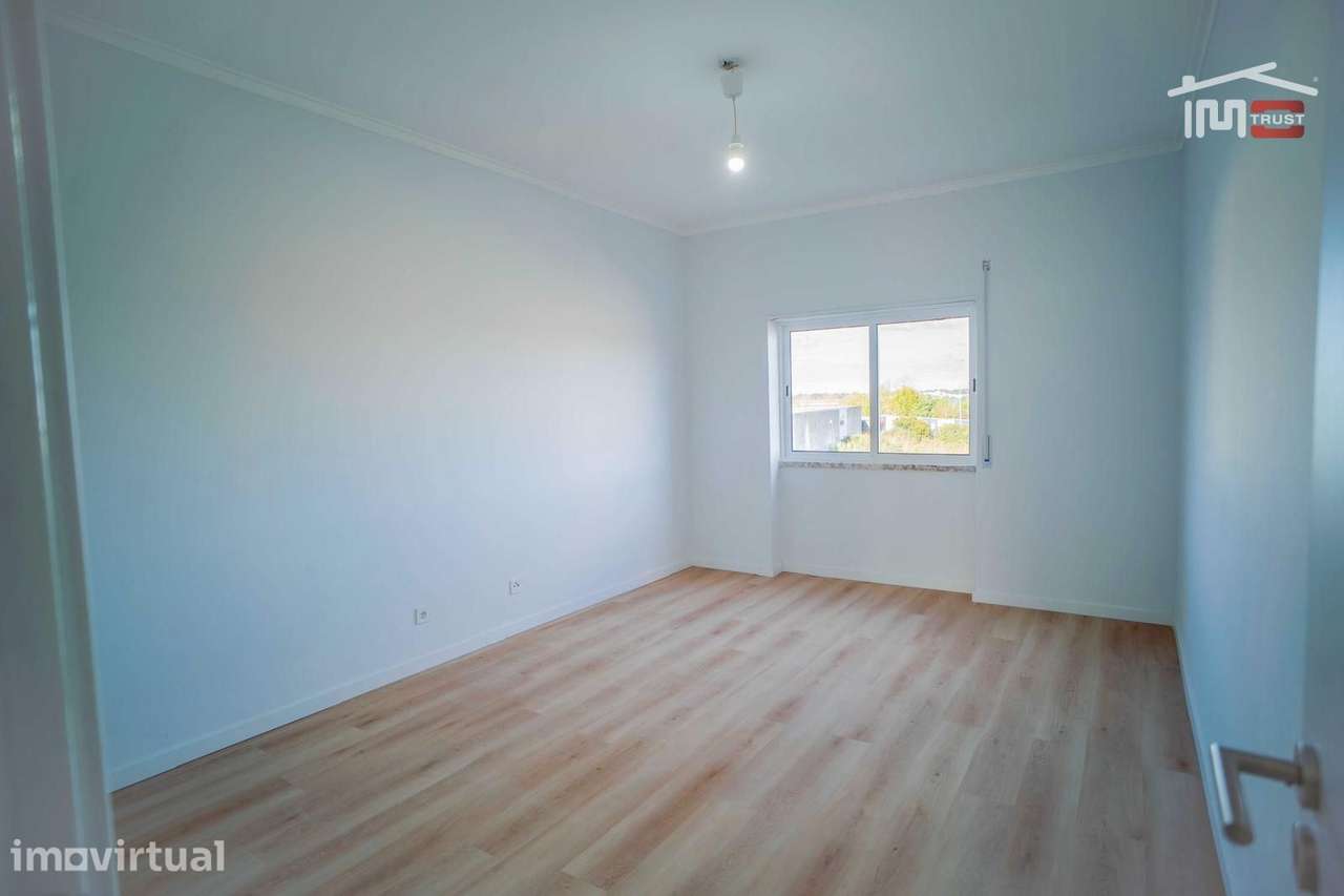 Excelente Apartamento T2 com cozinha semi equipada, Totalmente Remo... - Grande imagem: 3/22