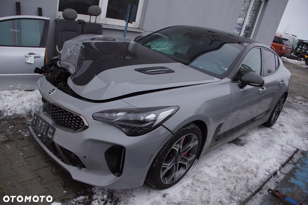 KIA STINGER GT 2018 3.3 GDI 370 KM 4X4 2018 123 TYŚ KM LAKIER C4S na części maska pas lampa zderzak błotnik drzwi klapa silnik skrzynia amortyzator półoś alternator rozrusznik led lusterko felga dyfer dyferencjał sterownik komputer moduł szyba - 2