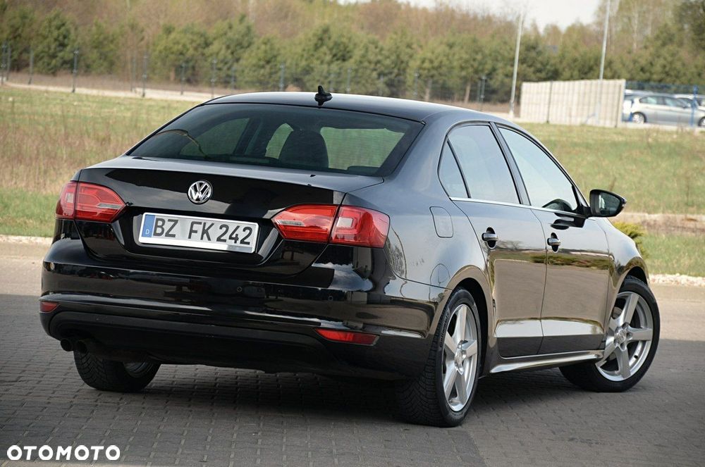 Volkswagen Jetta - 8