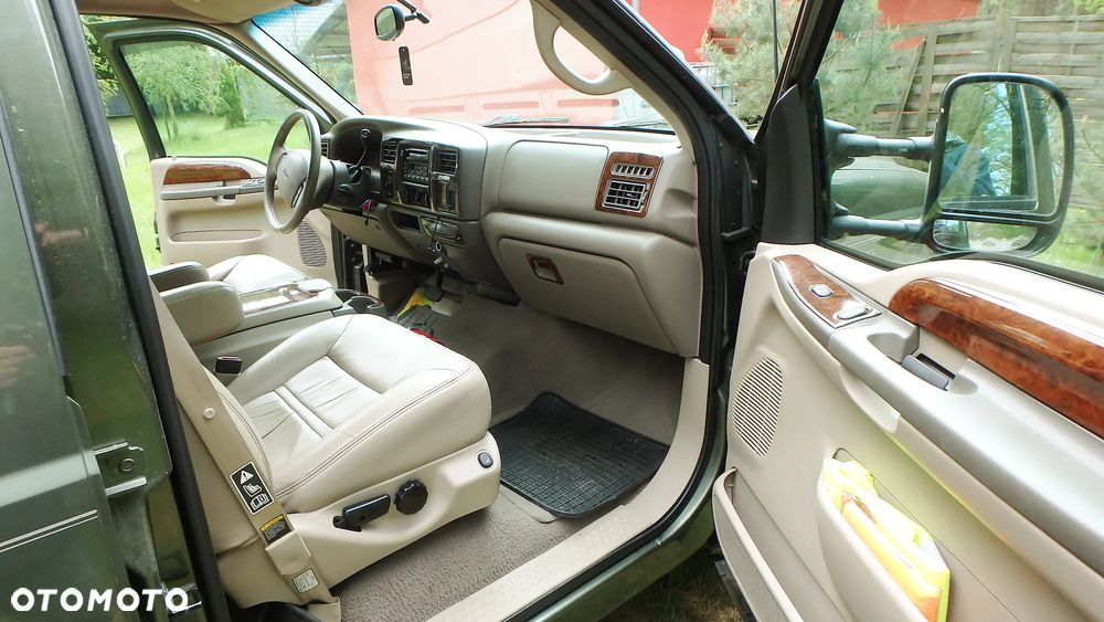 Ford Excursion - 13