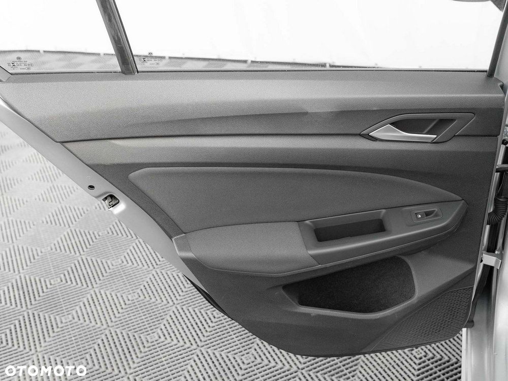 Volkswagen Golf - 25