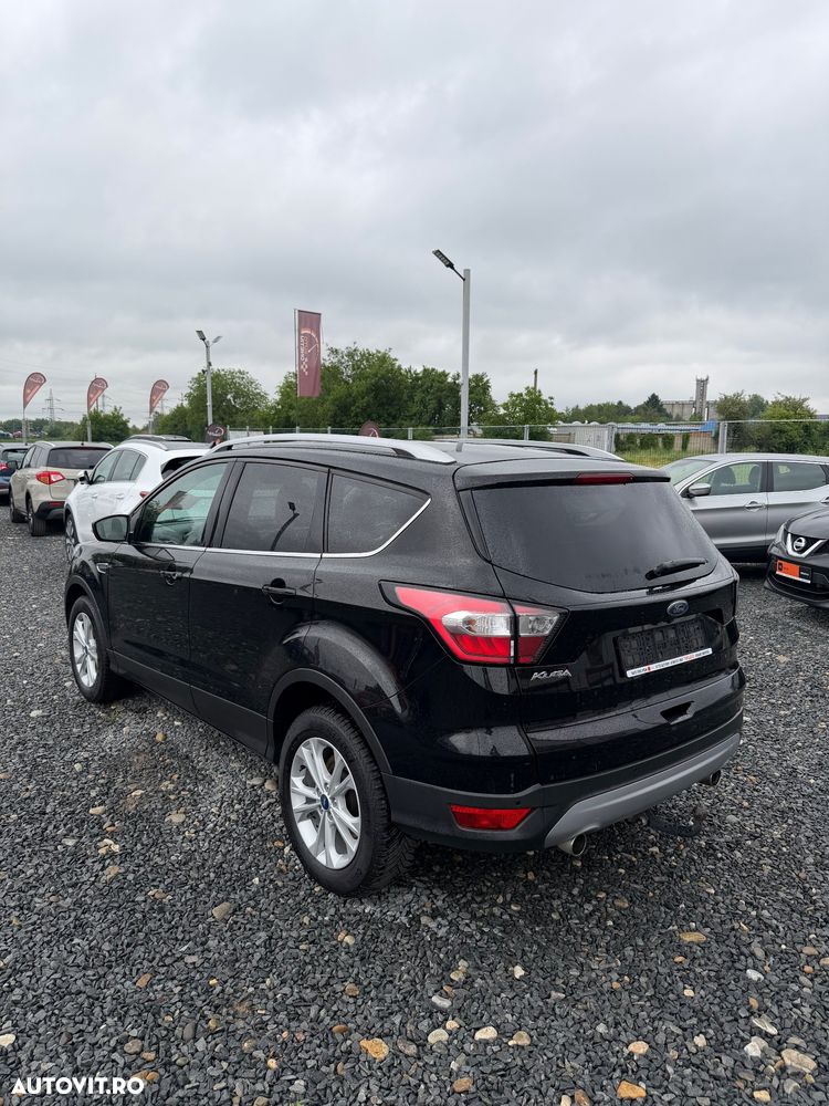 Ford Kuga 2.0 TDCi 2x4 Titanium - 4