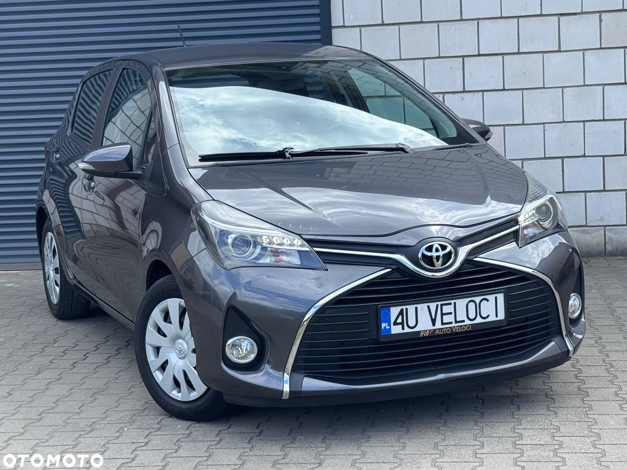 Toyota Yaris 1.0 Premium - 1